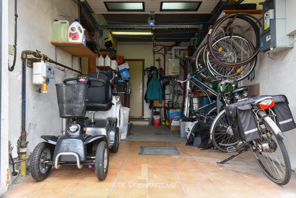 Gezinswoning met 3 slaapkamers, garage en zolder met potentieel - Kapelstraat 44, Terhagen - Te koop via De Woonmakelaar