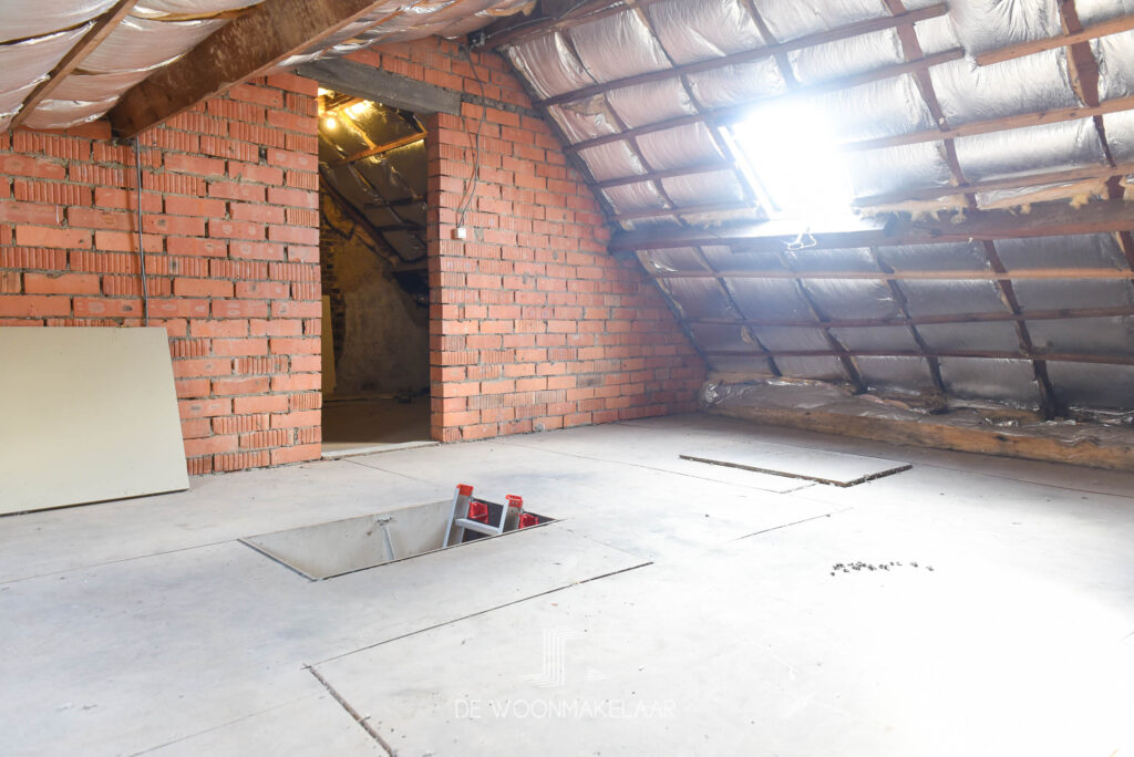 Gezinswoning met 3 slaapkamers, garage en zolder met potentieel - Kapelstraat 44, Terhagen - Te koop via De Woonmakelaar