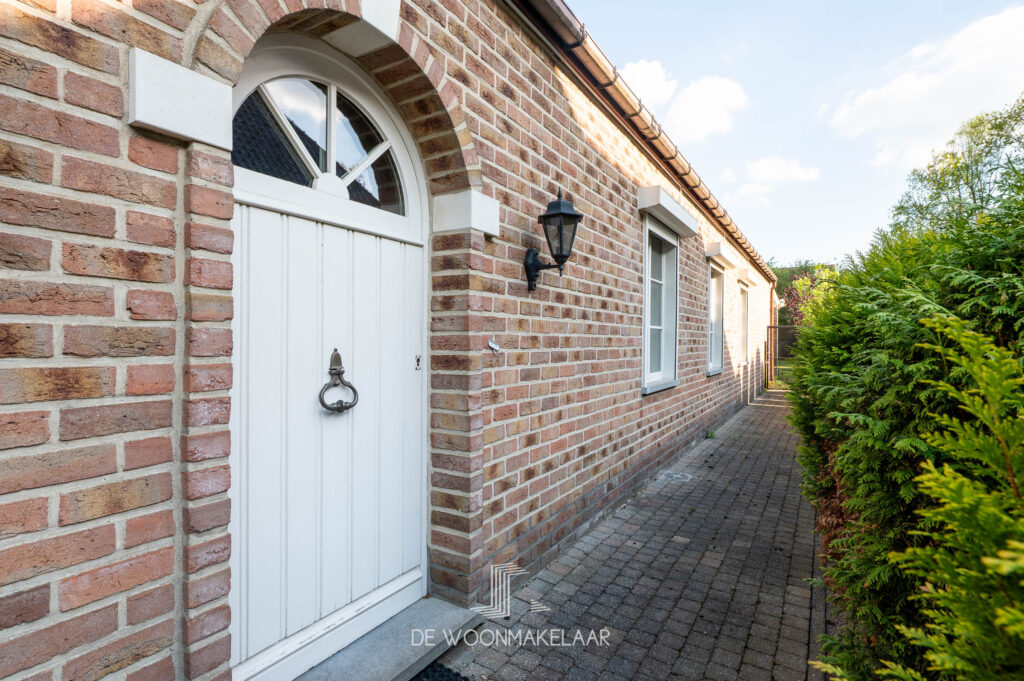 Villa met 4 slaapkamers en grote tuin tegenover het park van Boom - Beukenlaan 150, Boom - Te koop via De Woonmakelaar
