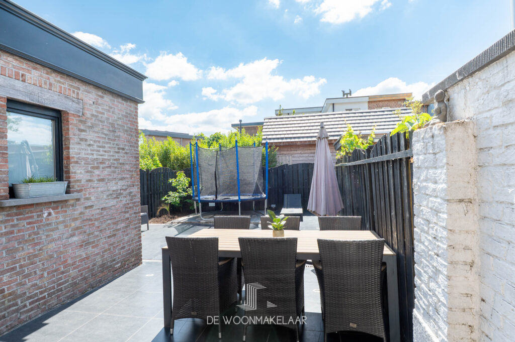 Stijlvolle woning met 3 slaapkamers, tuin en oprit nabij het park van Boom - Karel Ledeganckstraat 12, Boom - Te koop via De Woonmakelaar