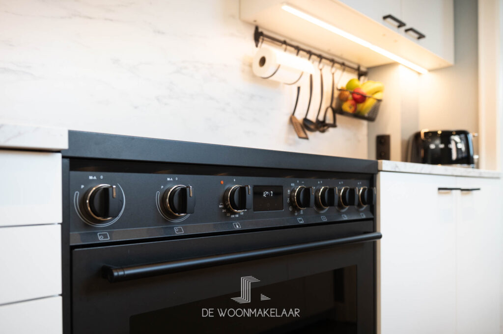 Stijlvolle woning met 3 slaapkamers, tuin en oprit nabij het park van Boom - Karel Ledeganckstraat 12, Boom - Te koop via De Woonmakelaar