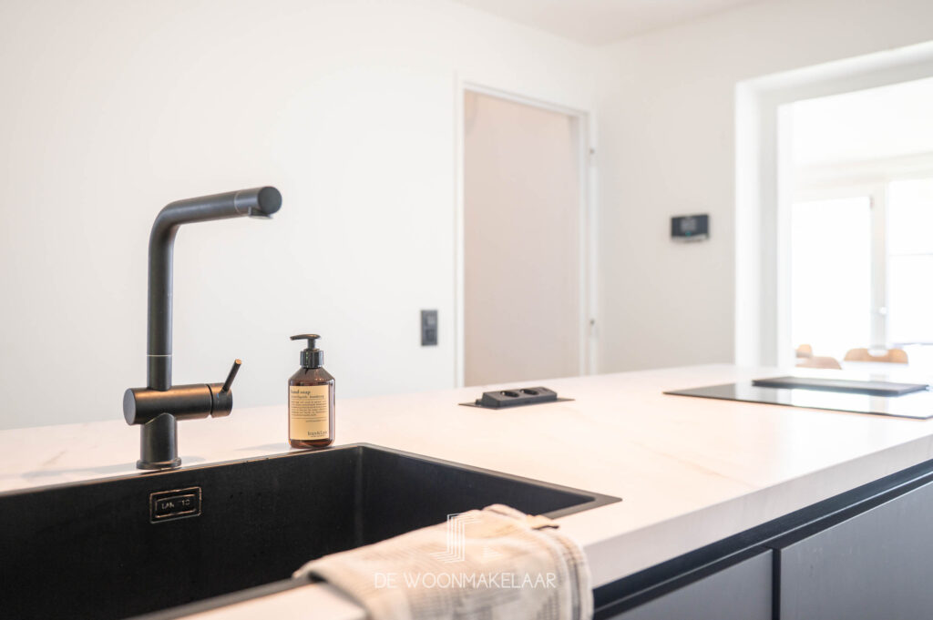 Hoekwoning met 3 slaapkamers, tuin en garage - Kerkhofstraat 25, Schelle - Te koop via De Woonmakelaar