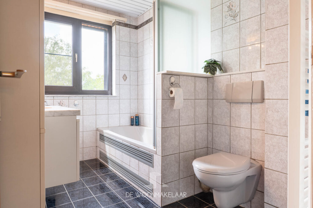 Bel-etage met 3 slaapkamers, garage en tuin in Aartselaar - Jacob Smitslaan 5, Aartselaar - Te koop via De Woonmakelaar