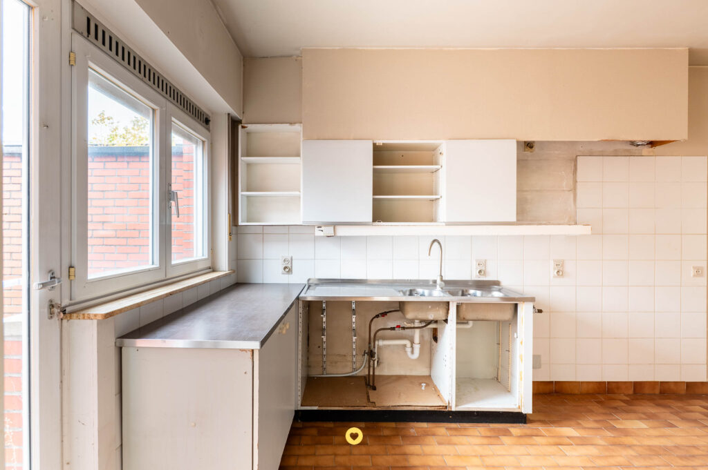 Ruim pand met instapklaar gelijkvloers appartement en duplex met 2 à 3 slaapkamers en terras - Antwerpsestraat 83, Niel - Te koop via De Woonmakelaar