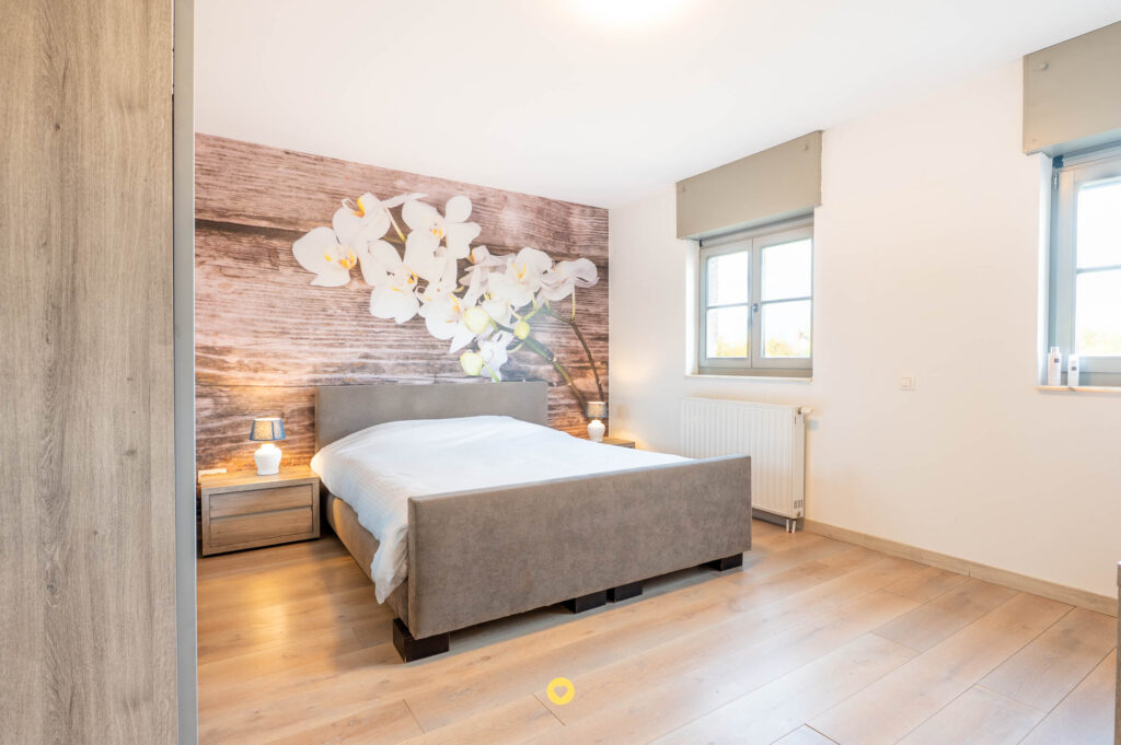 Energiezuinige villa in pastoriestijl met 4 à 5 slaapkamers, garage, zolder en zuidwest tuin - Tuinlei 36, Schelle - Te koop via De Woonmakelaar