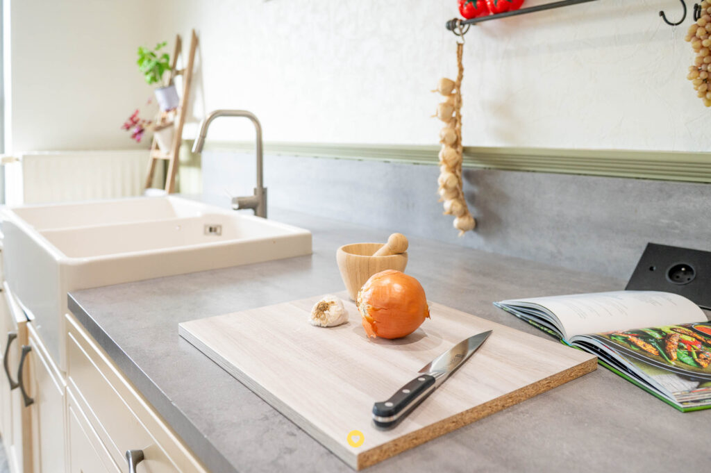 Energiezuinige villa in pastoriestijl met 4 à 5 slaapkamers, garage, zolder en zuidwest tuin - Tuinlei 36, Schelle - Te koop via De Woonmakelaar