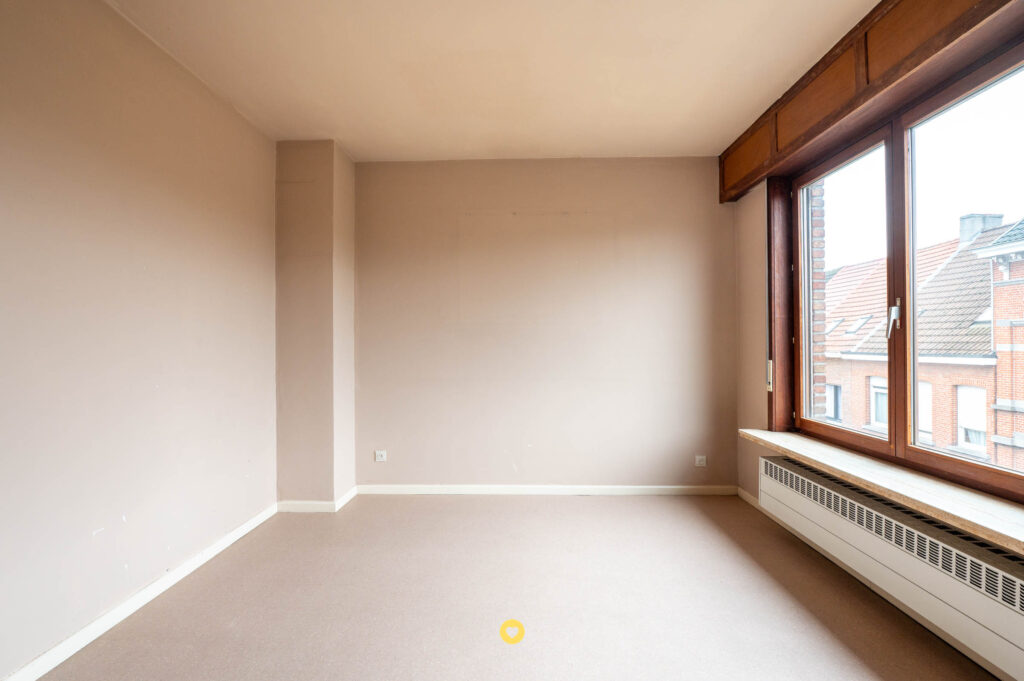 Ruim pand met instapklaar gelijkvloers appartement en duplex met 2 à 3 slaapkamers en terras - Antwerpsestraat 83, Niel - Te koop via De Woonmakelaar