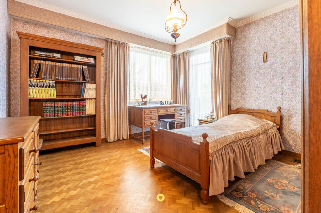 Seventies villa met 2 à 3 slaapkamers, dubbele garage en uitbreidingsmogelijkheden - Wilgenlaan 8, Aartselaar - Te koop via De Woonmakelaar