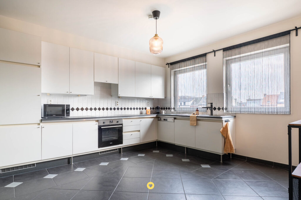Instapklaar appartement met 2 slaapkamers, terras en garage - Antwerpsestraat 243, Boom - Te koop via De Woonmakelaar