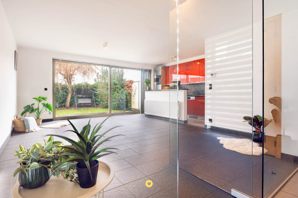 Gelijkvloers 1-slaapkamerappartement met private tuin en garagebox - Baron van Ertbornstraat 15, Aartselaar - Te huur via De Woonmakelaar