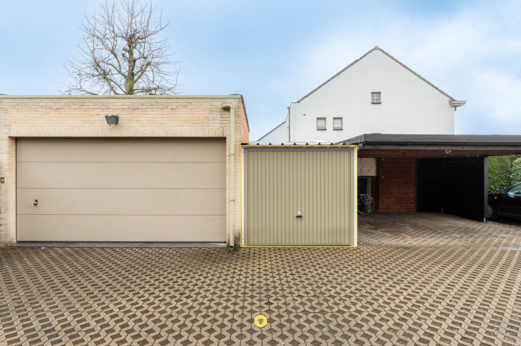 Gelijkvloers 1-slaapkamerappartement met private tuin en garagebox - Baron van Ertbornstraat 15, Aartselaar - Te huur via De Woonmakelaar