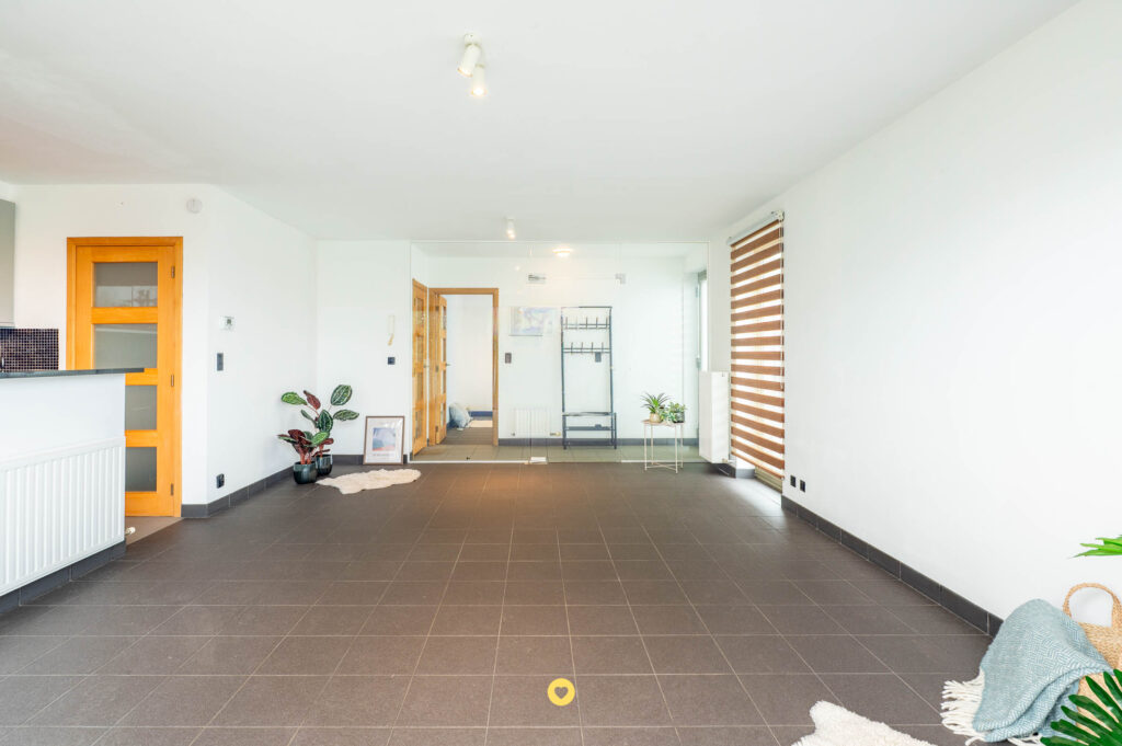 Gelijkvloers 1-slaapkamerappartement met private tuin en garagebox - Baron van Ertbornstraat 15, Aartselaar - Te huur via De Woonmakelaar