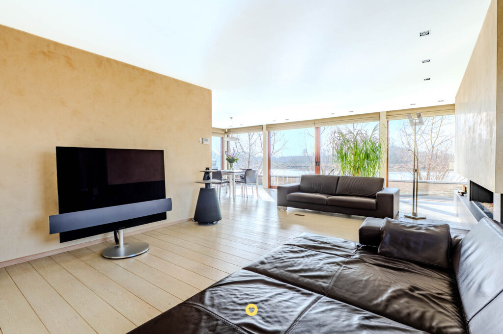 Unieke villa met magnifiek uitzicht over de Rupel, 4 à 5 slaapkamers, 2 badkamers en tuin met zwemvijver - Kleistraat 41, Boom - Te koop via De Woonmakelaar
