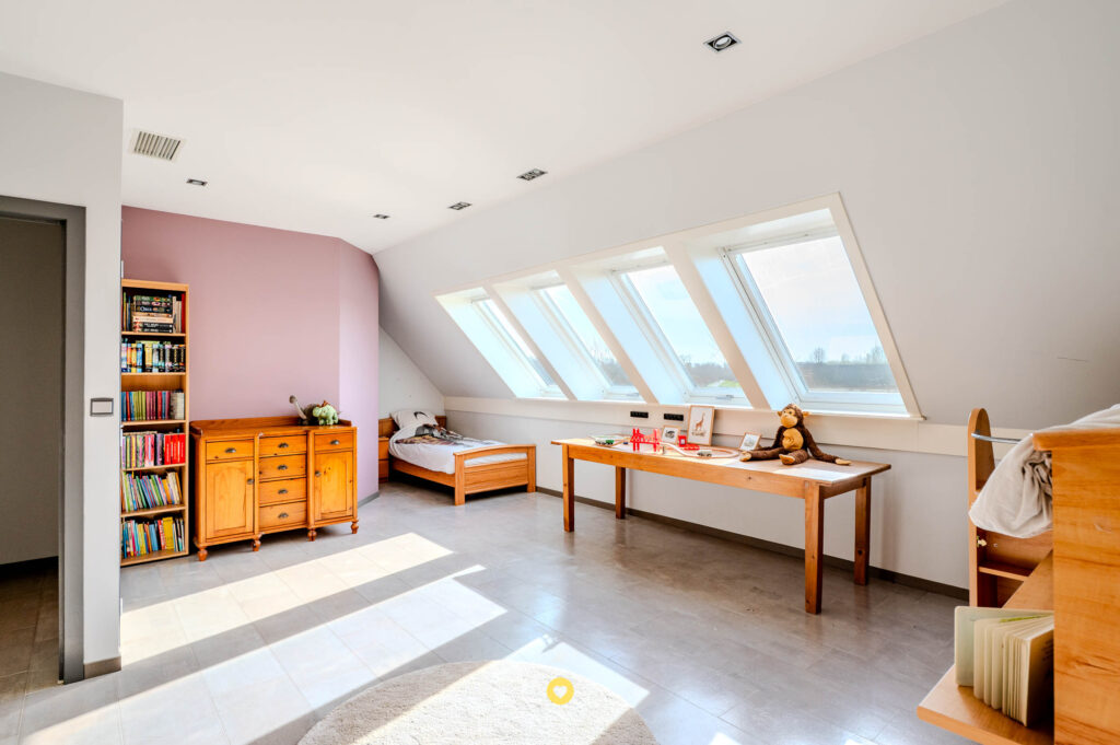 Unieke villa met magnifiek uitzicht over de Rupel, 4 à 5 slaapkamers, 2 badkamers en tuin met zwemvijver - Kleistraat 41, Boom - Te koop via De Woonmakelaar