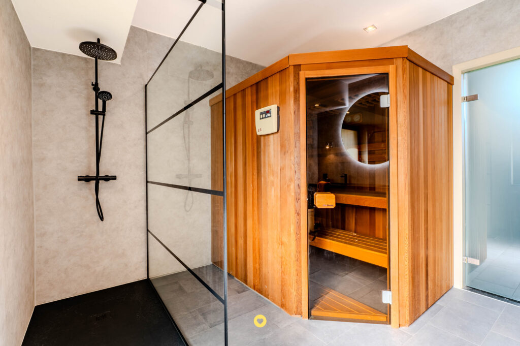 Unieke villa met magnifiek uitzicht over de Rupel, 4 à 5 slaapkamers, 2 badkamers en tuin met zwemvijver - Kleistraat 41, Boom - Te koop via De Woonmakelaar