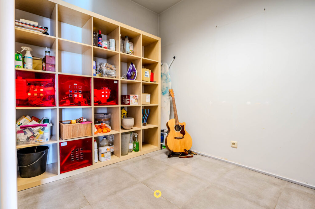 Unieke villa met magnifiek uitzicht over de Rupel, 4 à 5 slaapkamers, 2 badkamers en tuin met zwemvijver - Kleistraat 41, Boom - Te koop via De Woonmakelaar