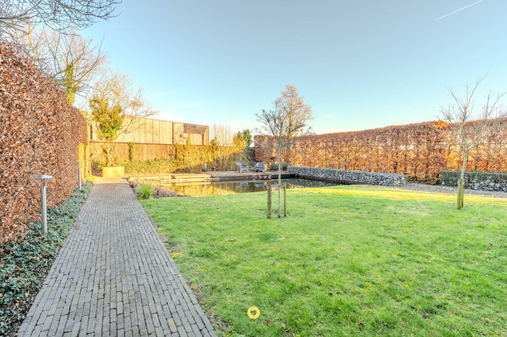 Unieke villa met magnifiek uitzicht over de Rupel, 4 à 5 slaapkamers, 2 badkamers en tuin met zwemvijver - Kleistraat 41, Boom - Te koop via De Woonmakelaar