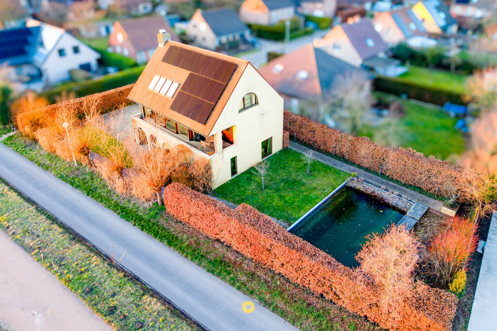 Unieke villa met magnifiek uitzicht over de Rupel, 4 à 5 slaapkamers, 2 badkamers en tuin met zwemvijver - Kleistraat 41, Boom - Te koop via De Woonmakelaar