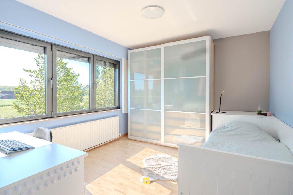 Instapklare halfopen bebouwing met 4 à 5 slaapkamers en EPC B op toplocatie - Cederlaan 2, Aartselaar - Te koop via De Woonmakelaar