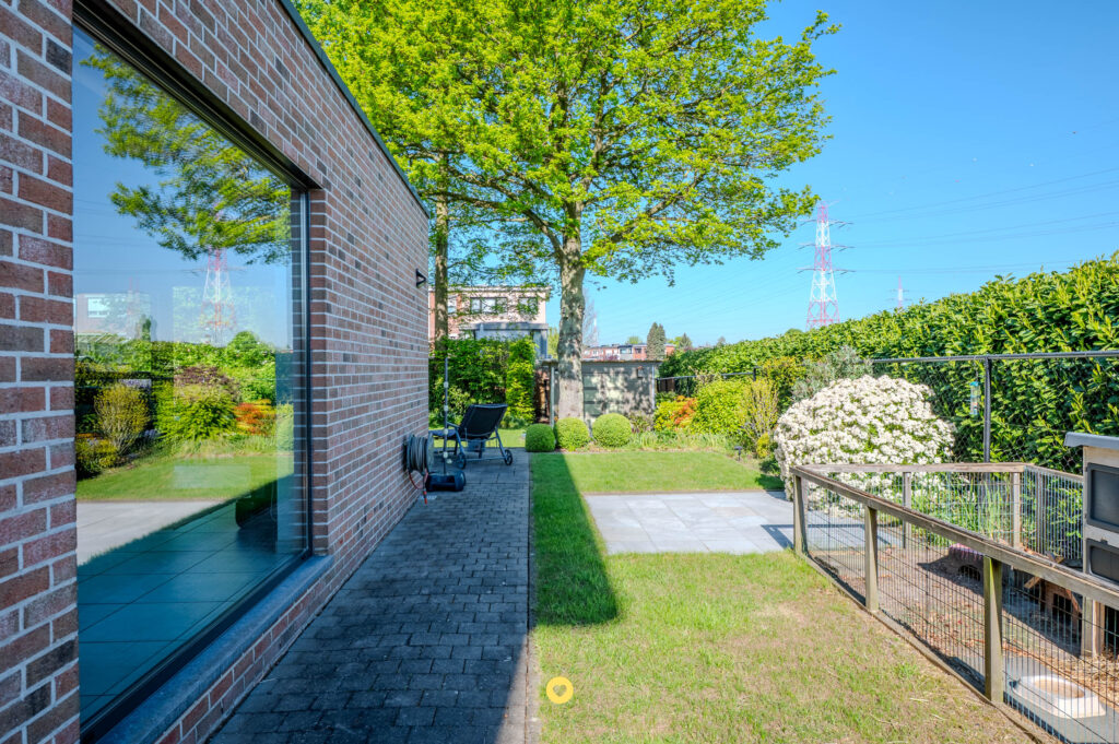 Instapklare halfopen bebouwing met 4 à 5 slaapkamers en EPC B op toplocatie - Cederlaan 2, Aartselaar - Te koop via De Woonmakelaar