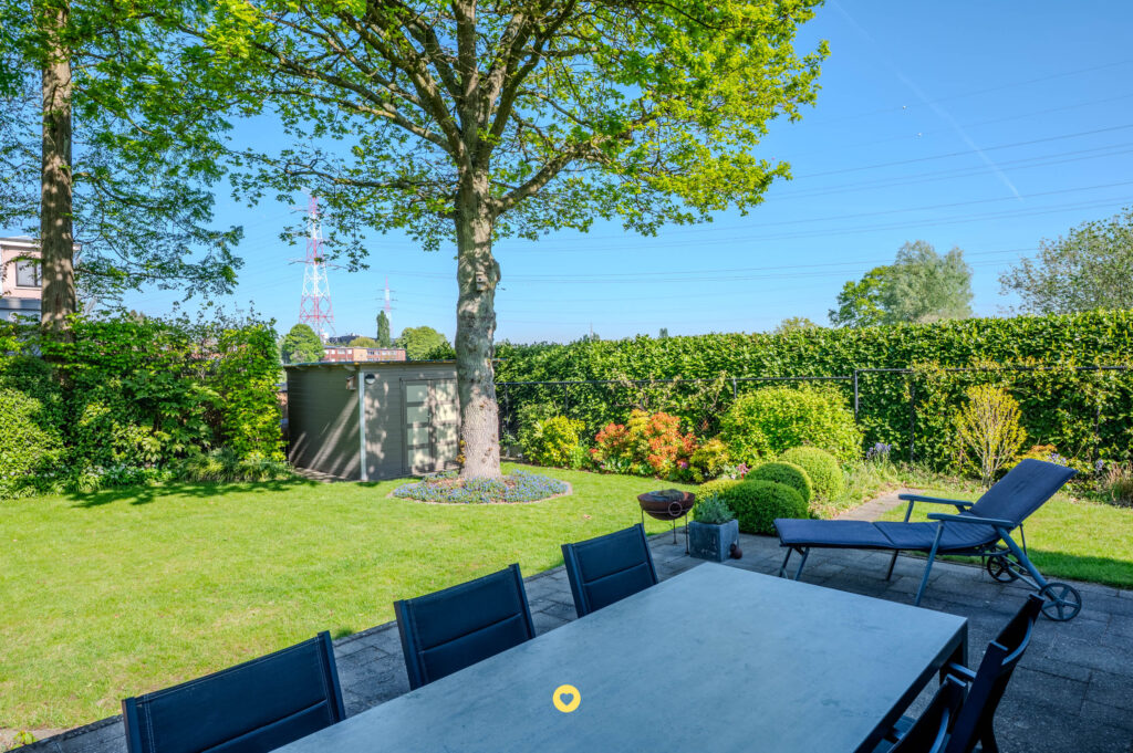Instapklare halfopen bebouwing met 4 à 5 slaapkamers en EPC B op toplocatie - Cederlaan 2, Aartselaar - Te koop via De Woonmakelaar