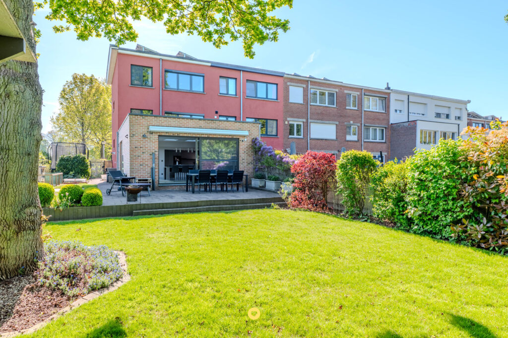 Instapklare halfopen bebouwing met 4 à 5 slaapkamers en EPC B op toplocatie - Cederlaan 2, Aartselaar - Te koop via De Woonmakelaar