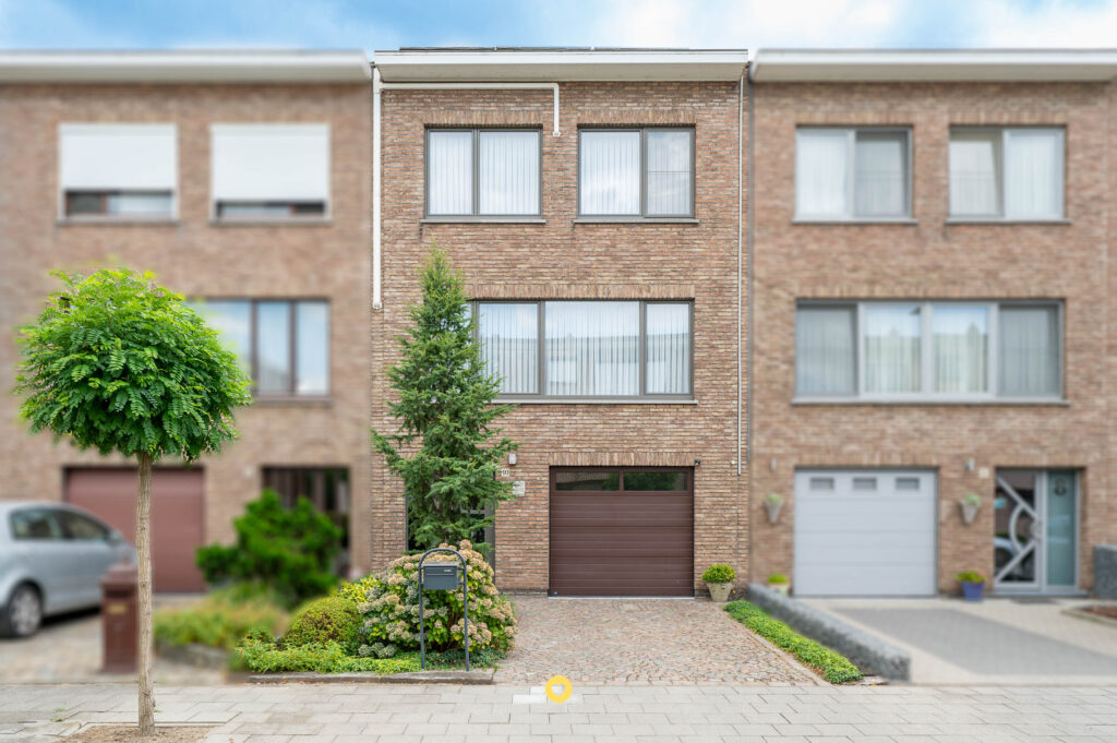 Verzorgde bel-etage met 3 slaapkamers, zuidtuin en extra garage - Azaleastraat 10, Schelle - Te koop via De Woonmakelaar
