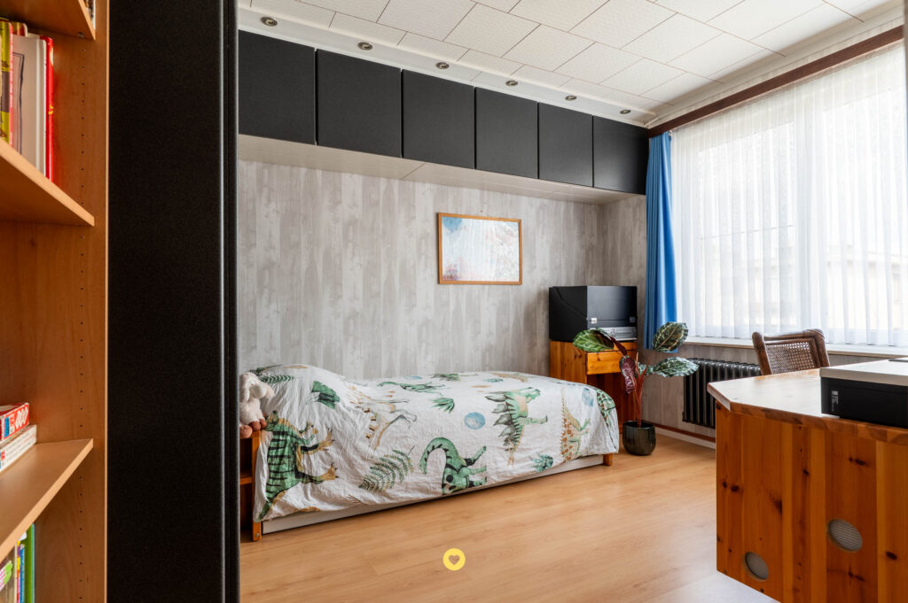 Verzorgde bel-etage met 3 slaapkamers, zuidtuin en extra garage - Azaleastraat 10, Schelle - Te koop via De Woonmakelaar
