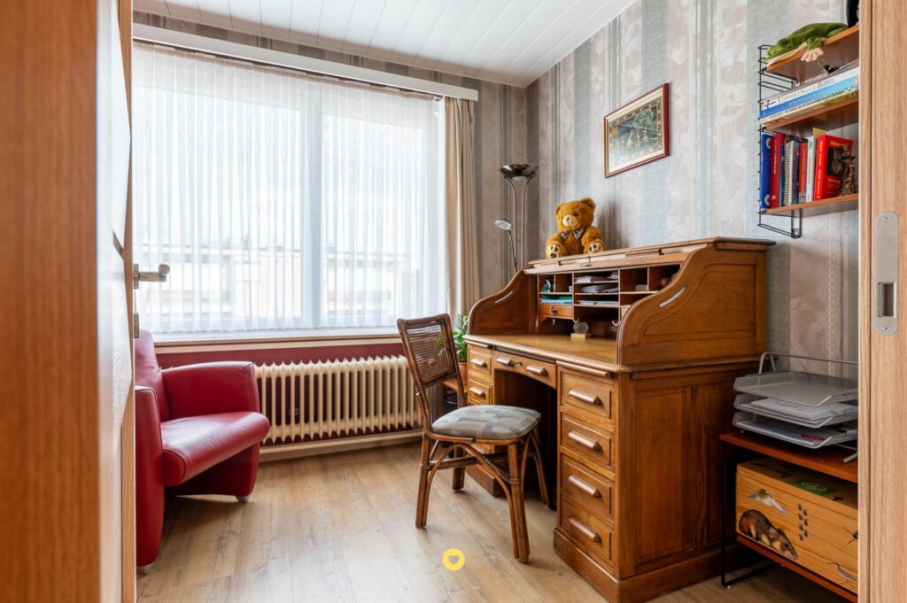 Verzorgde bel-etage met 3 slaapkamers, zuidtuin en extra garage - Azaleastraat 10, Schelle - Te koop via De Woonmakelaar