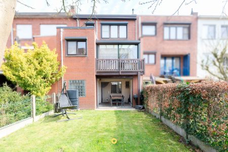 Bel-etage met 3 slaapkamers, tuin en ruime garage in een rustige buurt - IJzermaalberg 40, Kontich - Te koop via De Woonmakelaar