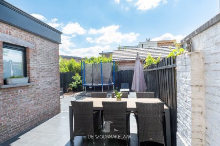 Stijlvolle woning met 3 slaapkamers, tuin en oprit nabij het park van Boom - Karel Ledeganckstraat 12, Boom - Te koop via De Woonmakelaar