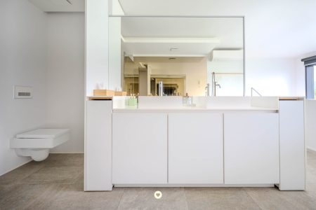 Halfopen bebouwing, 4 slaapkamers, 3 badkamers, tuin en lift. - Adolf Vervlietlaan 6, Hemiksem - Te koop via De Woonmakelaar