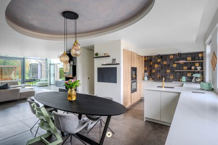 Halfopen bebouwing, 4 slaapkamers, 3 badkamers, tuin en lift. - Adolf Vervlietlaan 6, Hemiksem - Te koop via De Woonmakelaar