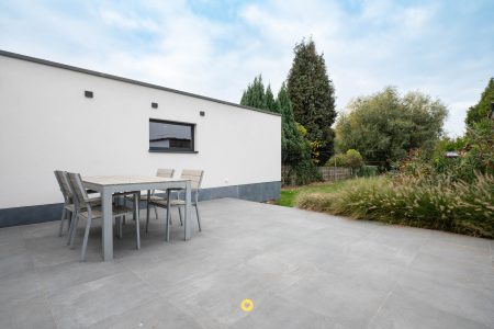 Gerenoveerde halfopen bebouwing met 3 slaapkamers en garage - Pierstraat 6, Aartselaar - Te koop via De Woonmakelaar