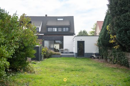 Gerenoveerde halfopen bebouwing met 3 slaapkamers en garage - Pierstraat 6, Aartselaar - Te koop via De Woonmakelaar