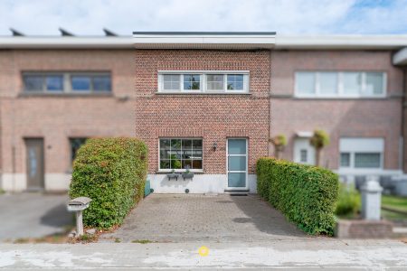 Rijhuis met 3 slaapkamers, dubbele oprit en carport achteraan vlakbij het park van Boom - Van Leriuslaan 200, Boom - Te koop via De Woonmakelaar