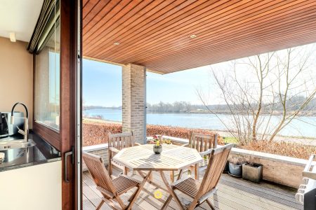 Unieke villa met magnifiek uitzicht over de Rupel, 4 à 5 slaapkamers, 2 badkamers en tuin met zwemvijver - Kleistraat 41, Boom - Te koop via De Woonmakelaar
