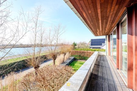 Unieke villa met magnifiek uitzicht over de Rupel, 4 à 5 slaapkamers, 2 badkamers en tuin met zwemvijver - Kleistraat 41, Boom - Te koop via De Woonmakelaar