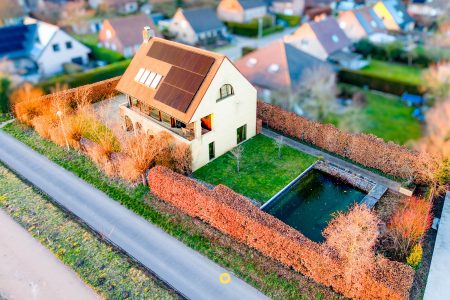 Unieke villa met magnifiek uitzicht over de Rupel, 4 à 5 slaapkamers, 2 badkamers en tuin met zwemvijver - Kleistraat 41, Boom - Te koop via De Woonmakelaar