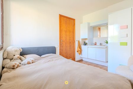 Vrijstaande villa met 3 slaapkamers, zonnige tuin en veel potentieel om naar eigen smaak op te frissen - Ahornelaan 5, Aartselaar - Te koop via De Woonmakelaar